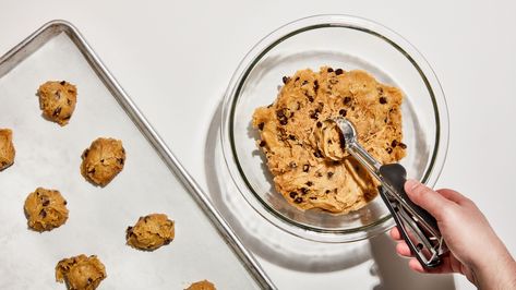 The OXO Good Grips cookie scoop is my tool for perfect cookies—and meatballs, and muffins, and sundaes, and more. Simple Ice Cream, Cake Pan Sizes, Scoop Ice Cream, Coffee Bread, Perfect Cookies, Melon Baller, Chocolate Toffee, Pan Sizes, Oatmeal Raisin Cookies