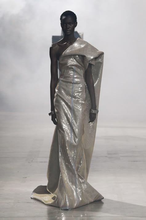 Contemporary Style Outfits, Vintage Rick Owens, Metal Couture, Graduation Looks, Rick Owens Collection, Rick Owens Dress, Graduation Look, Live In Japan, Fashion Archive