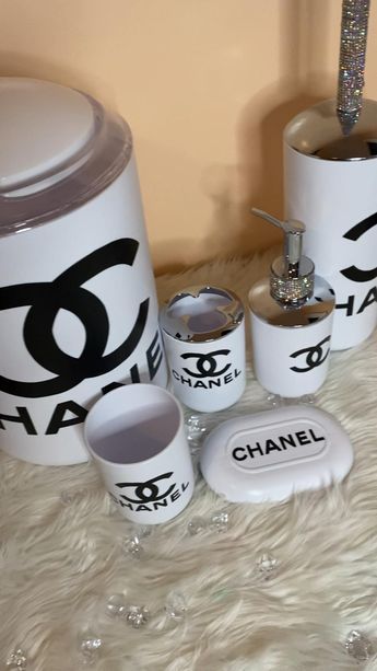 Dior Bathroom Decor, Chanel Bathroom Set, Chanel Bathroom Accessories, Chanel Towel Set, Chanel Bathroom Decor Ideas, Chanel Bathroom, Bedroom Pillows Arrangement, Chanel Inspired Room, Chanel Room