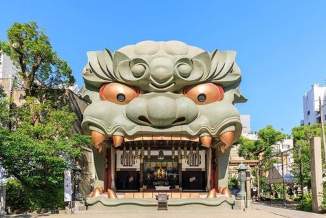 Visit Japan: The Namba Yasaka Shrine located in downtown Osaka is known for its Shishi Den, w… Namba Yasaka Shrine, Itsukushima Shrine, Umeda Sky Building Osaka, Toshogu Shrine, Kaiyukan Aquarium Osaka Japan, Japan Tattoo, Tag Photo, Visit Japan, Stay Inspired