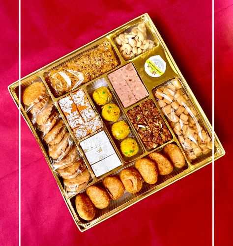 Bhaji Box Design Diwali Sweets Packaging, Food Photography Cake, Diwali Gift Box, Sweet Box Design, Sweets Chocolate, Sweet Hampers, Dry Fruit Box, Indian Marriage, Photography Cake