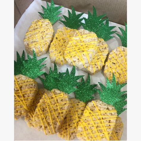 Luau Snacks, Luau Desserts, Hawaiian Party Food, Hawaii Birthday Party, Luau Party Food, Luau Food, Pineapple Theme, Luau Baby Showers, Luau Party Decorations