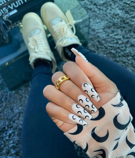 Future Nails, Black And White Nail, Black And White Nail Designs, Nail Design Glitter, Black Coffin Nails, Moon Nails, Short Coffin Nails, White Nail Designs, Rose Nails