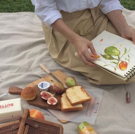 Picnic Date, Hetalia, Summer Aesthetic, Aesthetic Food, Cottage Core, My Aesthetic, Aesthetic Pictures, Dream Life, A Book