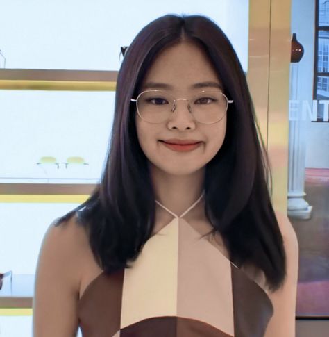 Jennie Medium Hair, Short Hair Glasses, Kim Hair, Korean Haircut, My Lover, Shot Hair Styles, Haircuts For Medium Hair, Hair Stylist Life, Haircuts For Long Hair