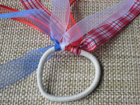 DIY ribbon hair bands:  Just tie ribbons onto an elastic rubber band and voila!  You can use any colors or ribbons that you like! Hair Ponies, Ribbon Hair Ties, High Fashion Hair, Elastic Rubber Band, Hair Ties Diy, Hair Elastic, Hair Ribbons, How To Make Ribbon, Ice Breakers