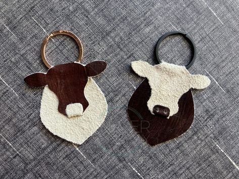 A Cuttle project by @cleversomeday Leather Keychain Diy, Leather Keyrings, Diy Leather Projects, Leather Scrap, Bridal Shower Diy, Leather Diy Crafts, Patriotic Crafts, Leather Scraps, Diy Presents