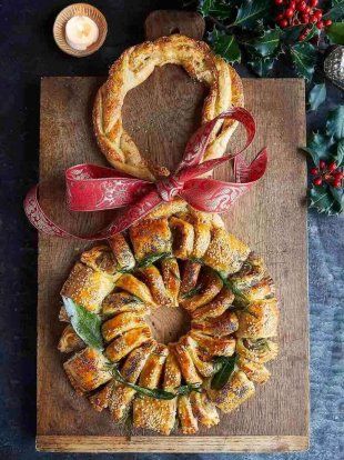 This is a Christmas wreath of two halves – a perfectly seasoned, classic sausage roll and a veggie cheese roll packed with squash, chestnut and cranberry. Sausage Roll Wreath Recipe, Christmas Sausage Rolls Wreath, Sausage Roll Wreath Christmas, Sausage Wreath Christmas, Jamie Oliver Sausage Rolls, Jamie Oliver Christmas Recipes, Sausage Wreath, Sausage Roll Wreath, Jamie Oliver Christmas