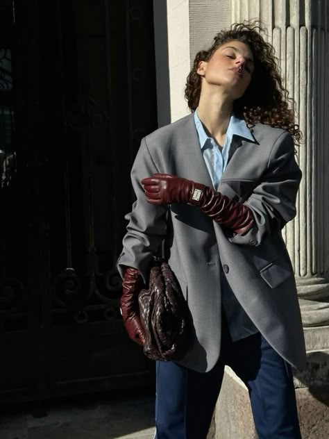 Aw 2024, Gloves Outfit, Details Aesthetic, Gray Coat, Blazer Outfit, Old Money Style, Moda Vintage, Autumn Outfit, New Classic