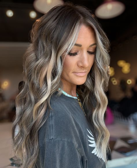 raise your hand if your jaw fell on the floor 🙋🏽‍♀️ custom colored extensions // @by.laurennveit Hair Extension Color Ideas, Ash Hair Color Ideas, Sadie Robertson Hair, Hair Color Trends 2024, Fall Hair For Blondes, Blonde Hair With Brown Underneath, Western Hair Color, Long Haircuts With Layers, Short Hair Cuts For Teens