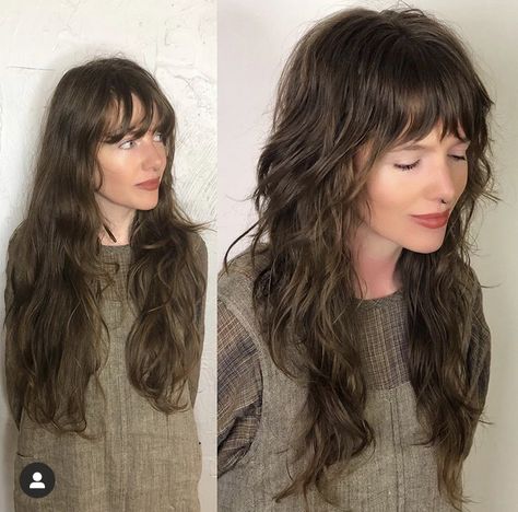 Shag Light Bangs, Stevie Nicks Haircut 70s, Shaggy Hair With Wispy Bangs, Long Modern Shag With Bangs, Shag With Wavy Hair, Natural Waves With Bangs, Wavy Long Shag Haircut, Long Shag Short Bangs, Shaggy Haircut Long Hair