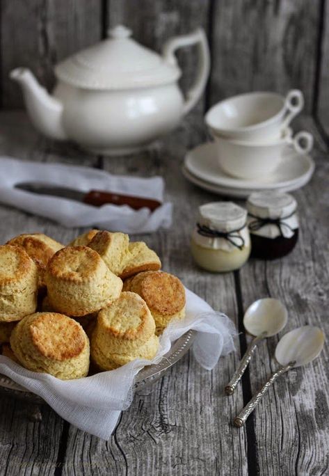 beautiful tea photo Pastry Photography, Banana Scones, British Scones, Berry Scones, English Scones, Raspberry Scones, British Cooking, Vegan Scones, Fruit Scones