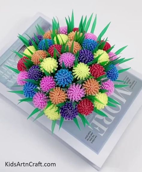 Pretty Straw Flower Bouquet Craft Tutorial For Kids Check more at https://www.kidsartncraft.com/straw-flower-bouquet-tutorial/ Plastic Straw Crafts, Flower Bouquet Craft, Bouquet Craft, Straw Flowers, Diy Straw, Straw Crafts, Bouquet Tutorial, Craft Tutorial, Recycled Crafts