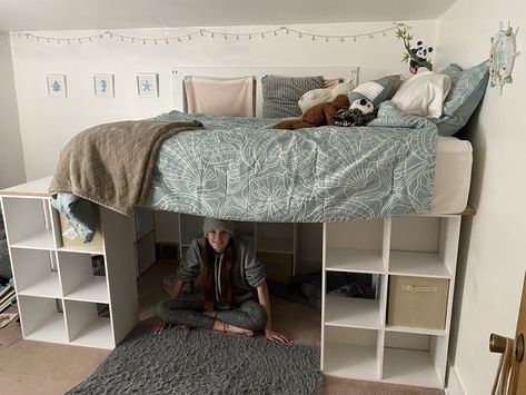 Diy Loft Bed, Dorm Diy, Dorm Room Diy, Closet Bed, Home Office Inspiration, Tiny Bedrooms, Pallet Furniture Living Room, Furniture Small Spaces, Diy Home Decor Ideas