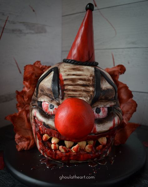 Head On A Platter, Cake Decorating Halloween, Candy Poster Board, Halloween Dessert Table, Clown Cake, Spooky Cake, Halloween Apples, Black Fondant, Candy Poster