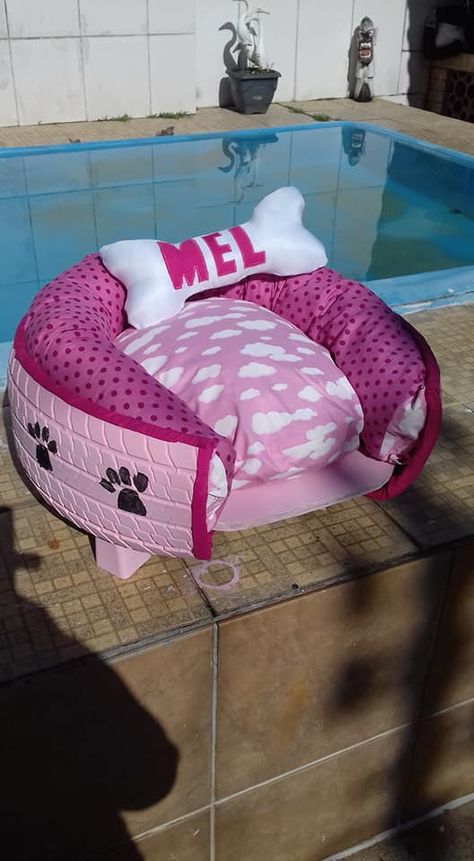 caminha pet pneu reciclado Dog Room Decor, Pink Store, Diy Pet Bed, Dogs Diy Projects, Tire Art, Fire Pit Landscaping, Dog Garden, Pet Cushions, Dog Rooms