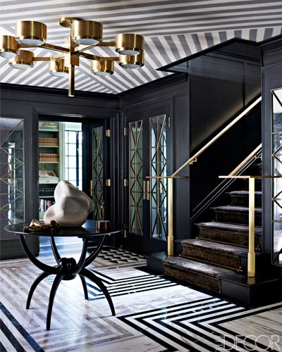 black and white graphics mixed with precious metals, like gold and platinum Striped Ceiling, Interior Art Deco, Kelly Wearstler Interiors, Arte Art Deco, Graphisches Design, Art Deco Interior Design, Interior Vintage, Art Deco Decor, Art Deco Rugs