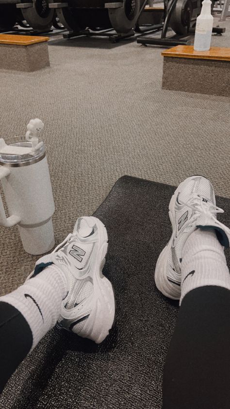 Gym Picture Aesthetic, Insta Photo Ideas Gym, New Balance Gym Shoes, Gym Esthetic Pic, Gym Photo Dump, Gym Shoes Aesthetic, Gym Photos Aesthetic, Shoes Instagram Story, Gym Fake Story