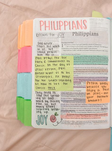 Bible Post It Notes, Preppy Bible Study, Preppy Bible Journaling, Preppy Handwriting, How To Organize Your Bible, Bible Journaling Ideas Notebooks Layout, Highlighted Bible, Preppy Bible, Annotated Bible