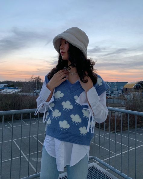 girl aesthetic sweater vest outfit vibes sunset clouds zara asian Clouds Sweater, Pastel Sweater Vest, Sunset Outfit, Pastel Sweater, Dream Outfits, Fit Inspo, Fitness Inspo, Sweater Vest, Aesthetic Clothes