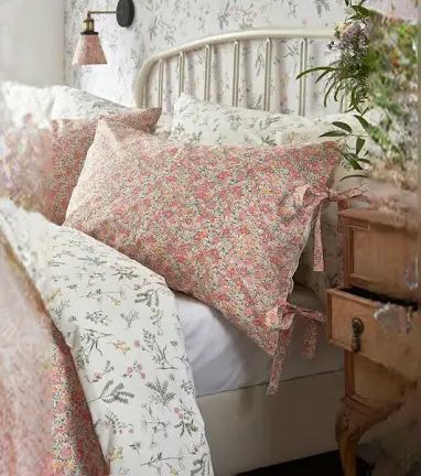 laura ashley parterre - Google Search Laura Ashley Bedding, Floral Bedroom, Cottage Bedroom, Room Inspiration Bedroom, Room Ideas Bedroom, Dream Bedroom, My New Room, Laura Ashley, New Room