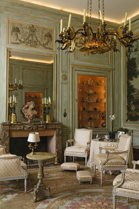 Louis Xiv Interior Design, Louis Xv Style Interior, French Chateux Interior, Louis Xvi Style Interior, Gilded Age Interiors, Chateau Interior Design, Victorian Salon, Vintage Salon Decor, Chateau Interior