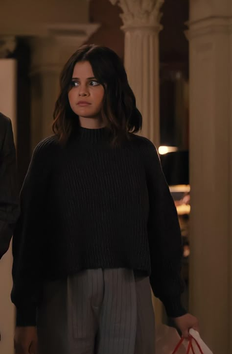 Mom Aesthetic Outfit, Selena Gomez Hair, Only Murders In The Building, Selena Gomez Outfits, Fall Attire, Period Outfit, Work Hairstyles, Fashion Tv, Celebrity Outfits