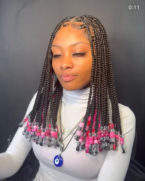 Box Braid Bob With Beads, Braids Short With Beads, Short Braid With Beads, Pink Peekaboo Braids With Beads, Box Braids With Beads At The End, Short Hair With Beads, Braids Bob With Beads, Single Braids With Beads, Bead Braids