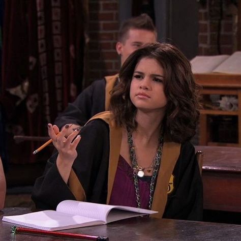 Selena Gomez Alex Russo, Justin Russo, Old Disney Channel, Wizards Of Waverly, Selena Gomez Outfits, Alex Russo, Selena Gomez Photos, Wizards Of Waverly Place, Waverly Place