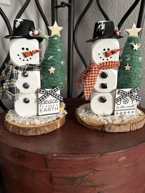 💲Dollar Tree Fanatics Crafts & Decor💲 | DT would dice to make these snowmen | Facebook Dollar Tree Dice Snowman, Dice Snowman, Dice Crafts, Wooden Snowmen, Wood Dice, Snowman Craft, Wooden Dice, Crafts Decor, Snowman Crafts