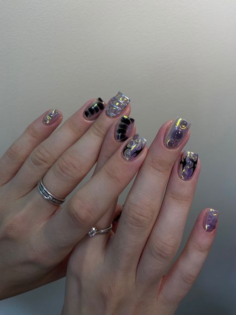 Short Cyberpunk Nails, Skater Nail Ideas, Punk Nails Short, Short Punk Nails, Crazy Nail Art Unique, Black Cat Eye Nails Design, Rock Nails Grunge, Rockstar Nails, Witchy Nails