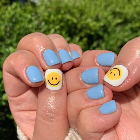 One Happy Dude Nails, Bluey Nail Ideas For Kids, Smile Face Nails, Smile Nails, Nails Colour, Hello Nails, Hippie Nails, Sassy Nails, Cute Simple Nails