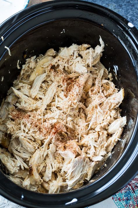 Slow Cooker Pulled Chicken with Alabama White BBQ Sauce Pulled Chicken Sandwiches, White Bbq Sauce, Mexican Shredded Chicken, Bbq Sauce Chicken, Pulled Chicken, Smoked Chicken, Easy Weeknight Meals, Crockpot Chicken, Chicken Breast Recipes