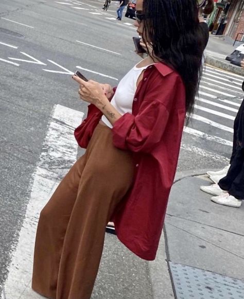 Zoey Kravitz, Outfit Color Combos, Zoe Kravitz Style, Zoe Isabella Kravitz, Turtleneck Under, Zoë Kravitz, Burgundy Outfit, Zoe Kravitz, Color Combo