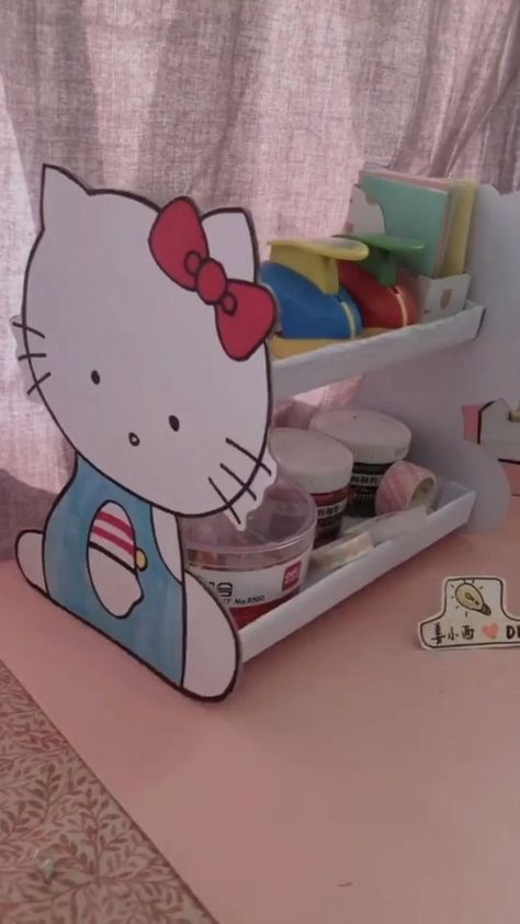 Make Up Diy, Hadiah Diy, Diy Hello Kitty, Kraf Kertas, Cardboard Crafts Diy, Diy Crafts Bookmarks, Hello Kitty Crafts, Instruções Origami, Seni Dan Kraf