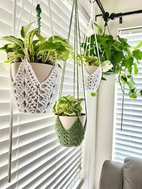 Crochet Plants Free Pattern, Crochet Cross Body Bags, Wall Decor Crochet, Crochet Plant Hangers, Crochet Market Bags, Crochet Wall Decor, Modern Haken, Wall Hanging Crochet, Crochet Plant Hanger