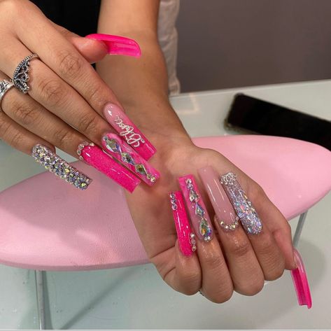 Birthday Nails Long Bling Pink, Long Hot Pink Nails With Rhinestones, Neon Pink Nails With Rhinestones, Hot Pink Long Nails, Hot Pink Baddie Nails, Hot Pink Bling Nails, Hot Pink Nails With Rhinestones, Pink Bling Nails Rhinestones, Pink Nails With Rhinestones