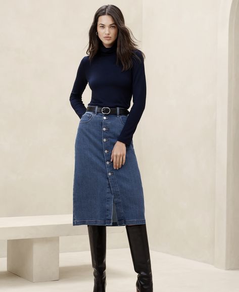 Navy Blue Skirt Outfits, Knee Length Skirt Outfit, Fall Church Outfits Women, Knee Length Skirts Outfits, Fall Business Outfits, Texas Office, Denim Midi Skirt Outfit, Church Outfit Fall, Long Denim Skirt Outfit