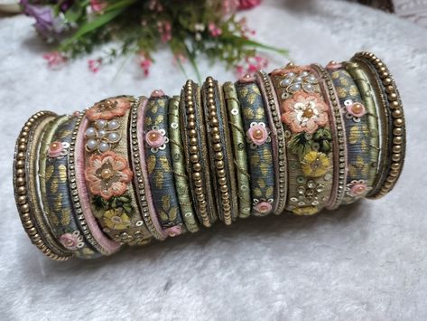 Cotton Thread Bangles, Handmade Bangles Ideas, Thread Bangles Making, Aari Bangles, Diy Bangles, Bottles Decoration Diy, Diy Earrings Dangle, Fabric Bangles, Silk Thread Bangles Design