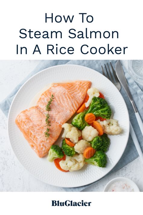 Steaming keeps the meat’s fatty acids, while other methods, such as broiling, can acid out the fish. The lower heat also preserves many healthy omega-3 fatty acids a lot better than pan-frying it with olive oil or other fats. Rice Cooker Salmon, Salmon Rice Bowl Air Fryer, Rice Cooker Recipes Healthy, Sushi Rice In Rice Cooker, Steamed Salmon Recipes, Rice Cooker Sushi Rice, Steamed Fish In Bamboo Steamer, Steam Salmon, Salmon Dinner Recipes