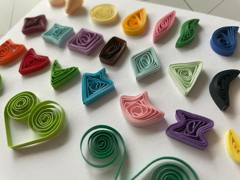 Quilling, квиллинг Basic Quilling, Quilling Shapes, Paper Quilling Cards, Quilling Cards, Paper Quilling, New Video, Sugar Cookie, Doodles, The Creator