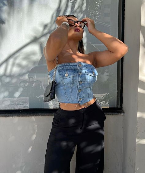 April Outfit Ideas 2024, Denim Top Outfit Aesthetic, Strapless Denim Top Outfit, How To Style A Denim Top, Denim Bandeau Top Outfit, Jean Crop Top Outfit, Denim Tank Top Outfit, Denim Top Outfit Ideas, Bandeau Top Outfit