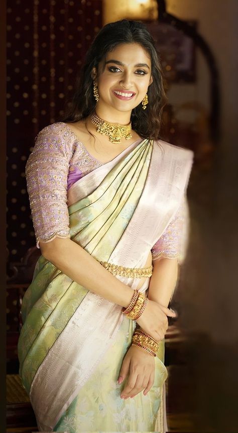 Keerthi Suresh photos South Film, Simple Frock Design, Keerthi Suresh, Simple Lehenga, Keerthy Suresh, Actress Hairstyles, Wedding Saree Collection, Bollywood Outfits, All Languages