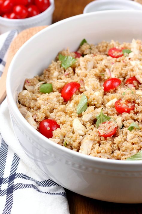 Chicken Caprese Quinoa Salad - A Kitchen Addiction Caprese Quinoa Salad, Caprese Quinoa, Salads Quinoa, Quinoa Salad Recipes Easy, Banana Bread Granola, Easy Quinoa Salad, Chicken Quinoa Salad, Delicious Salad Recipes, Chicken Caprese