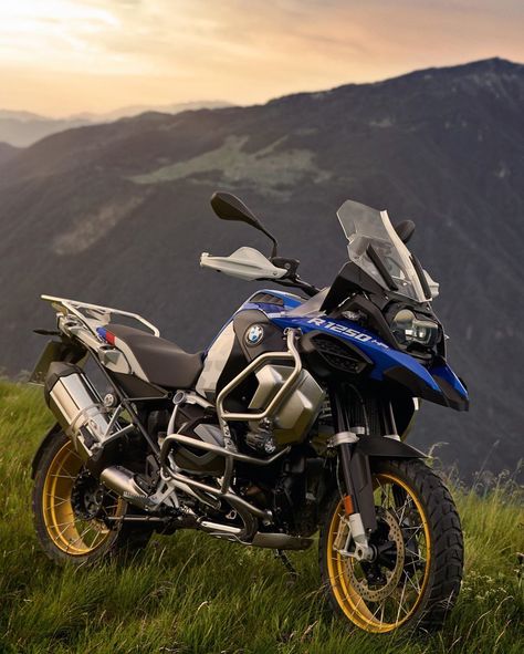 Bmw Touring Bike, Bmw R 1250 Gs Adventure, Bmw Motorcycle Adventure, Bmw Adventure Bike, Motorcycle Adventure Travel, Adventure Bike Motorcycles, Bmw Motorbikes, Bmw R 1250 Gs, Bmw Touring