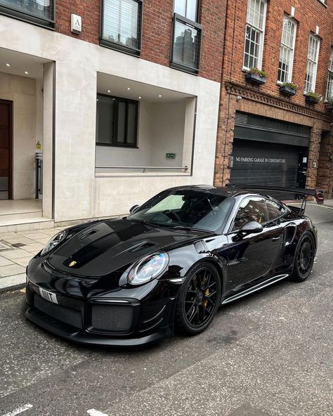 Porsche Garage, Black Porsche, Wallpaper Luxury, Porsche 918 Spyder, Lux Cars, Porsche Gt3, Cars Vintage, Street Racing Cars, Classy Cars