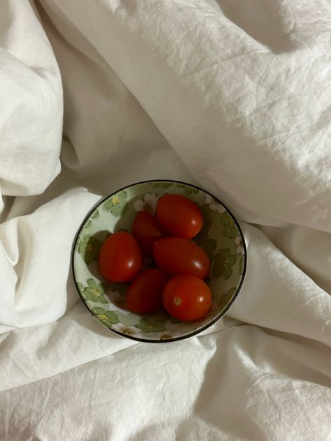 Cherry Tomatoes Aesthetic, Tomatoes Aesthetic, Tomato Aesthetic, 2024 Diet, Tomato Girl, Book Couples, Cherry Tomato Pasta, Cherry Tomato, Tomato Pasta