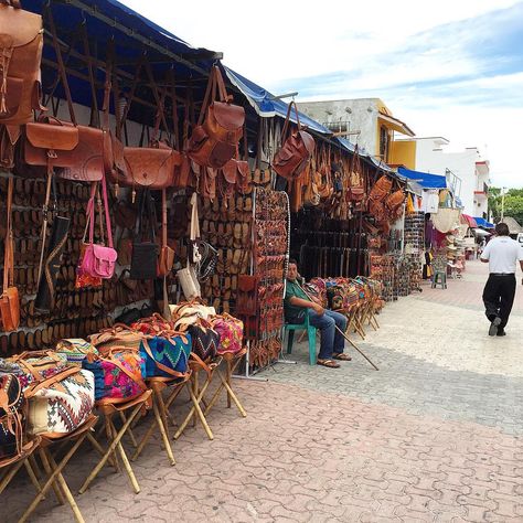 Enjoy some shopping in downtown Cancun. Trinkets galore. Cenotes Cancun, Riu Cancun, Downtown Cancun, Things To Do In Cancun, Cancun Vacation, Cancun Beaches, Cancun Tulum, Cancun Trip, Mexico Trip