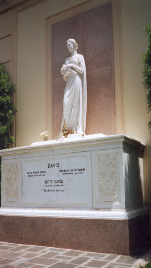 Bette Davis dies... she is buried at Forest Lawn Cemetery which is within walking distance of Warner Bros. Studio's , she still got the last word. Tomb Stones, Famous Gravesites, Famous Tombstones, Grave Stones, Cemetery Monuments, Cemetery Statues, Art Pinterest, Cemetery Headstones, Famous Graves