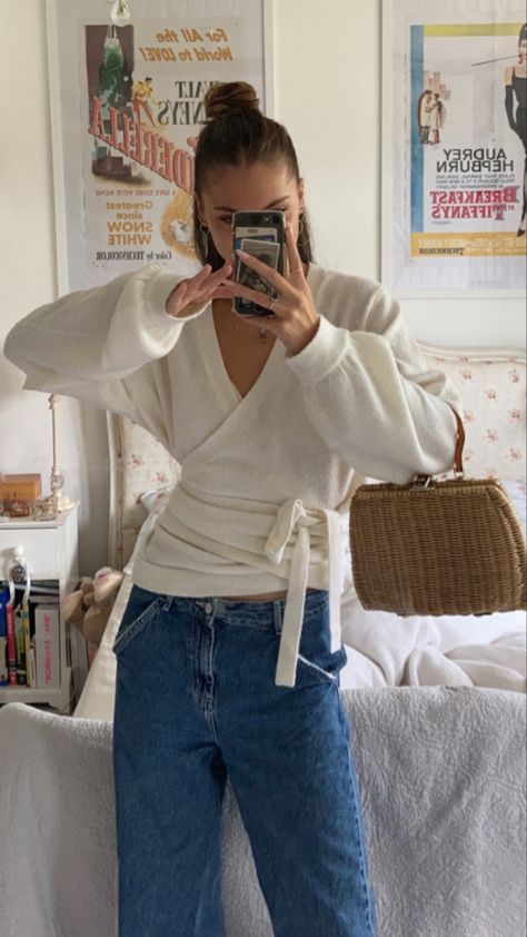 jane birkin inspired basket bag ballet wrap top carhartt jeans Ballet Top Outfit, Ballet Wrap Top Outfit, Wrap Sweater Outfit, Basket Bag Outfit, Wrap Top Outfit, Capsule Style, Ballet Wrap Top, Ballet Top, Bag Outfit